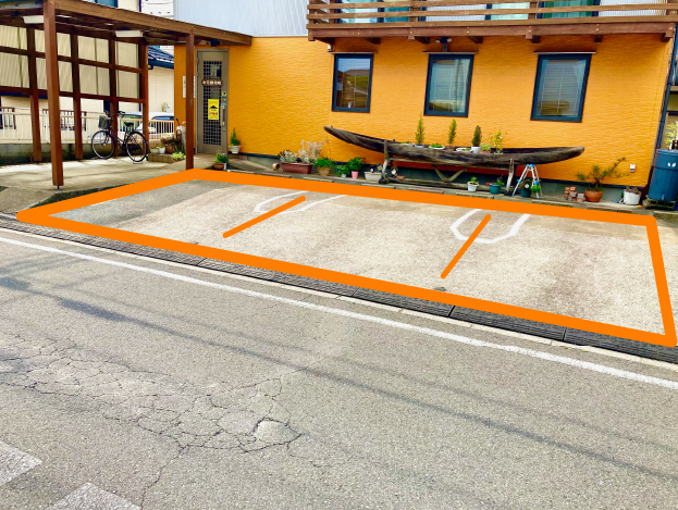 駐車場は水元接骨院前に3台分有ります。